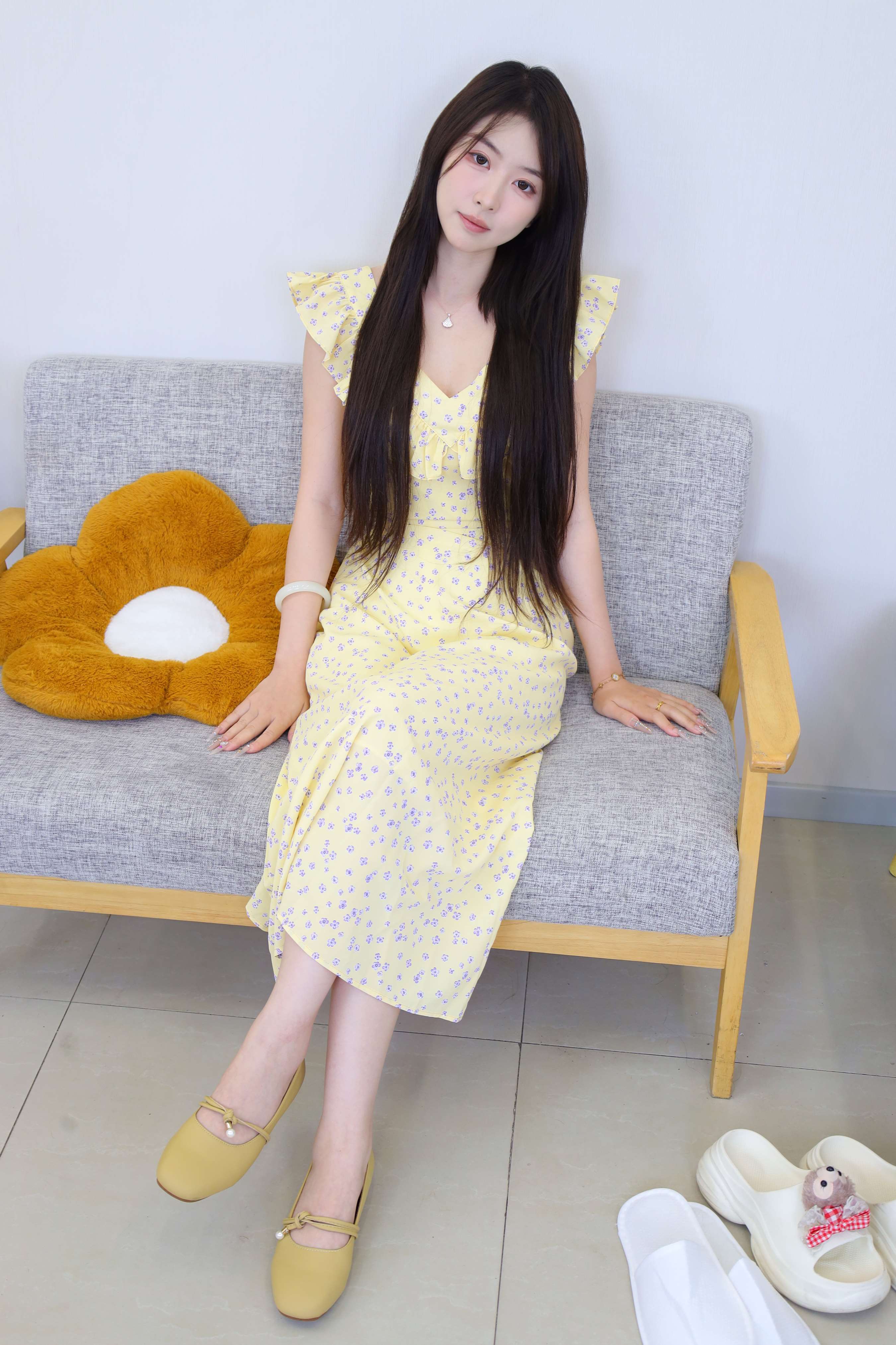 《依依 白棉袜の嫩足》作品图