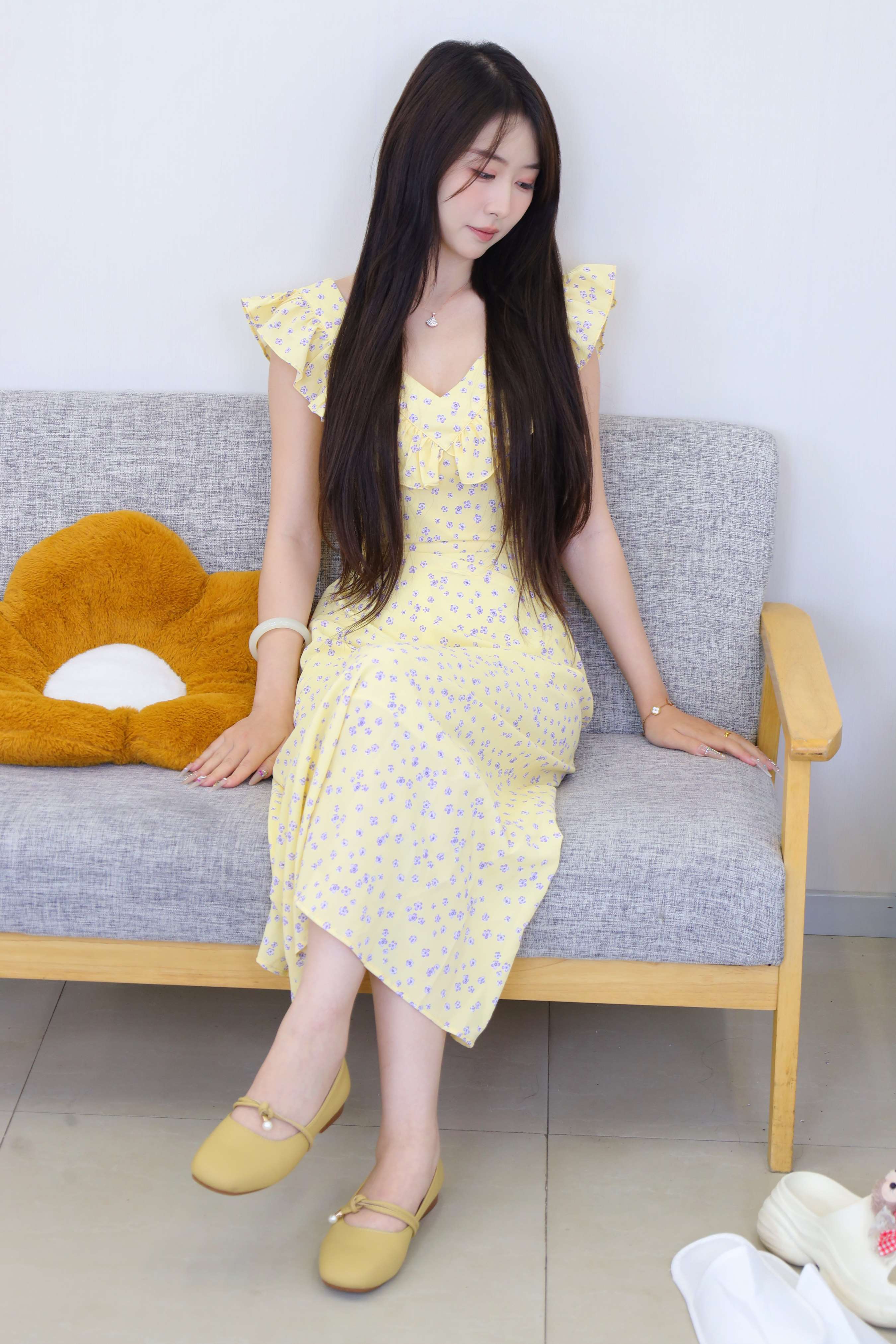 《依依 白棉袜の嫩足》作品图