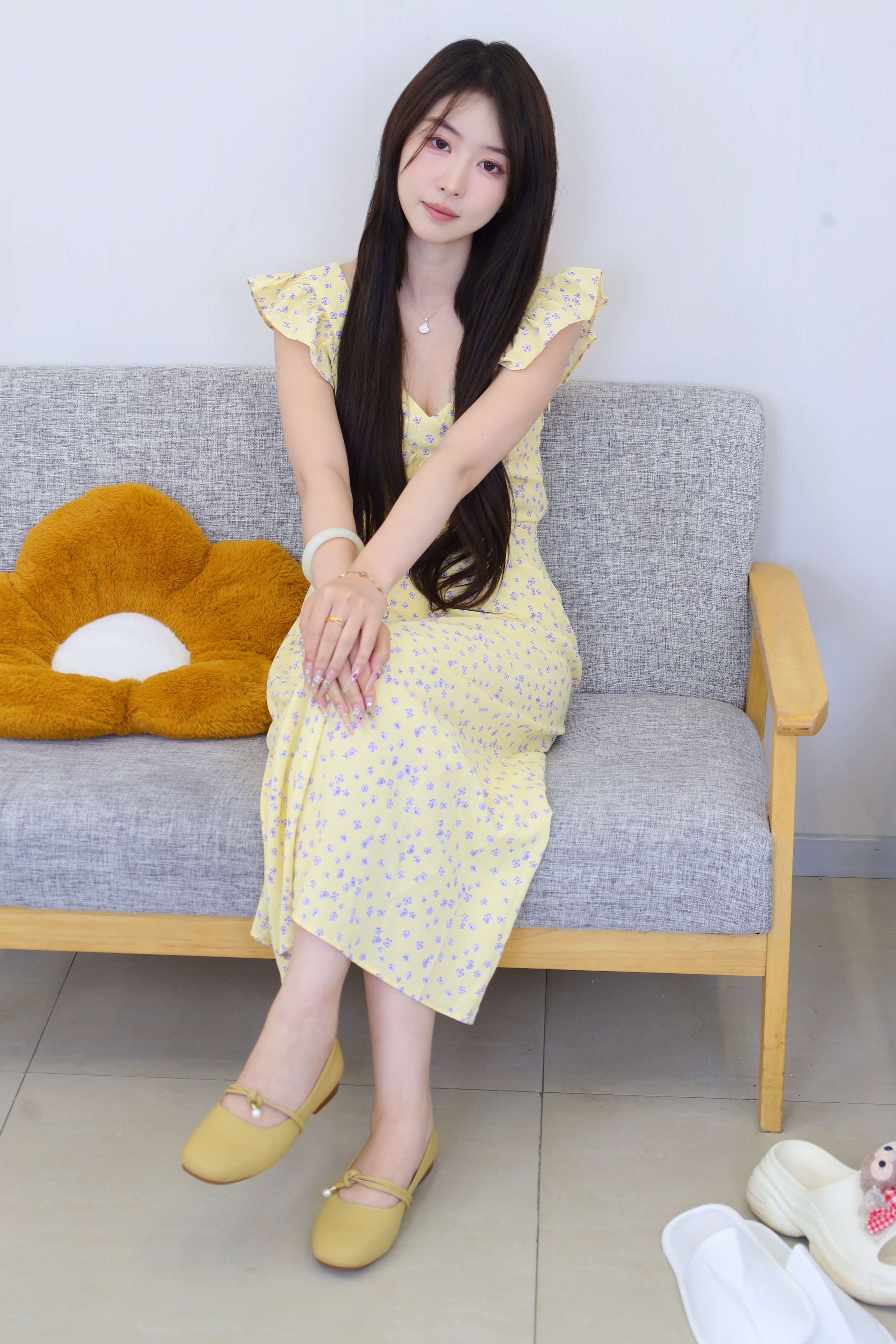 《依依 白棉袜の嫩足》作品图