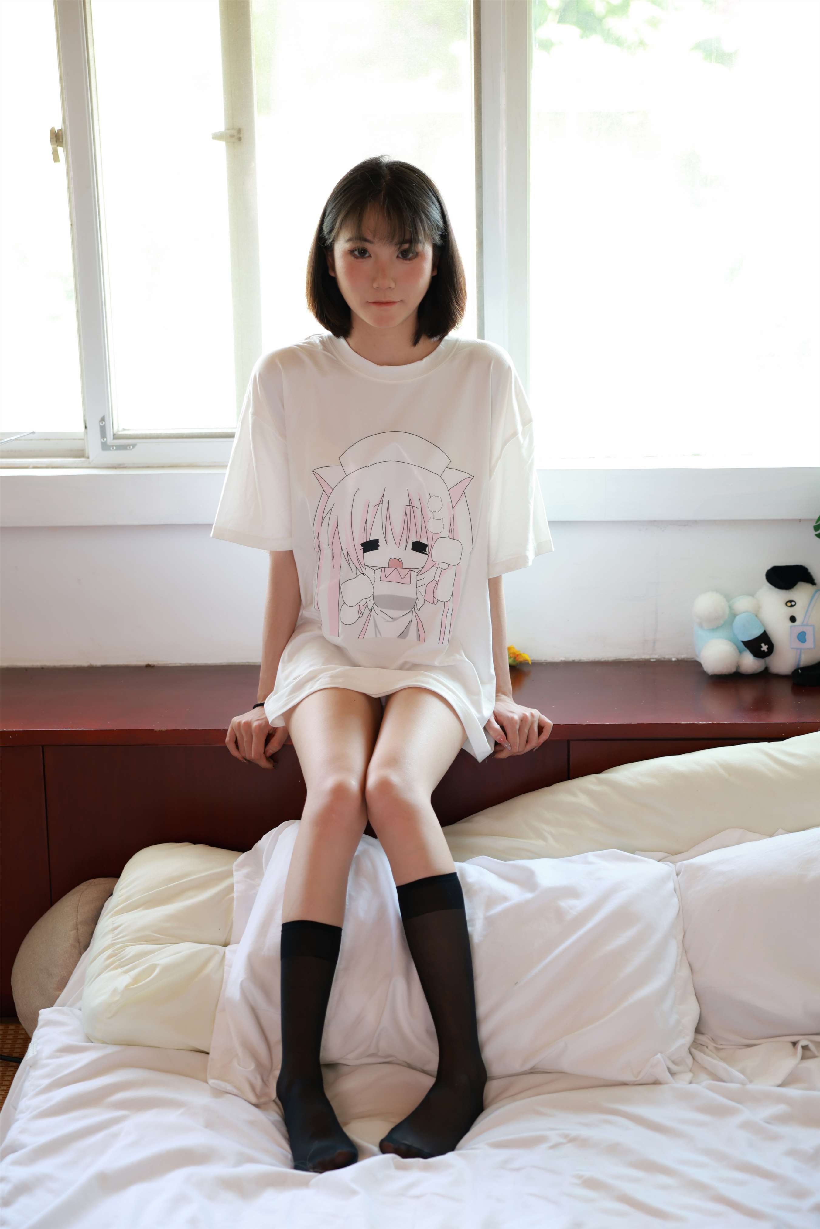 《秋秋 脱黑丝秀嫩足》作品图