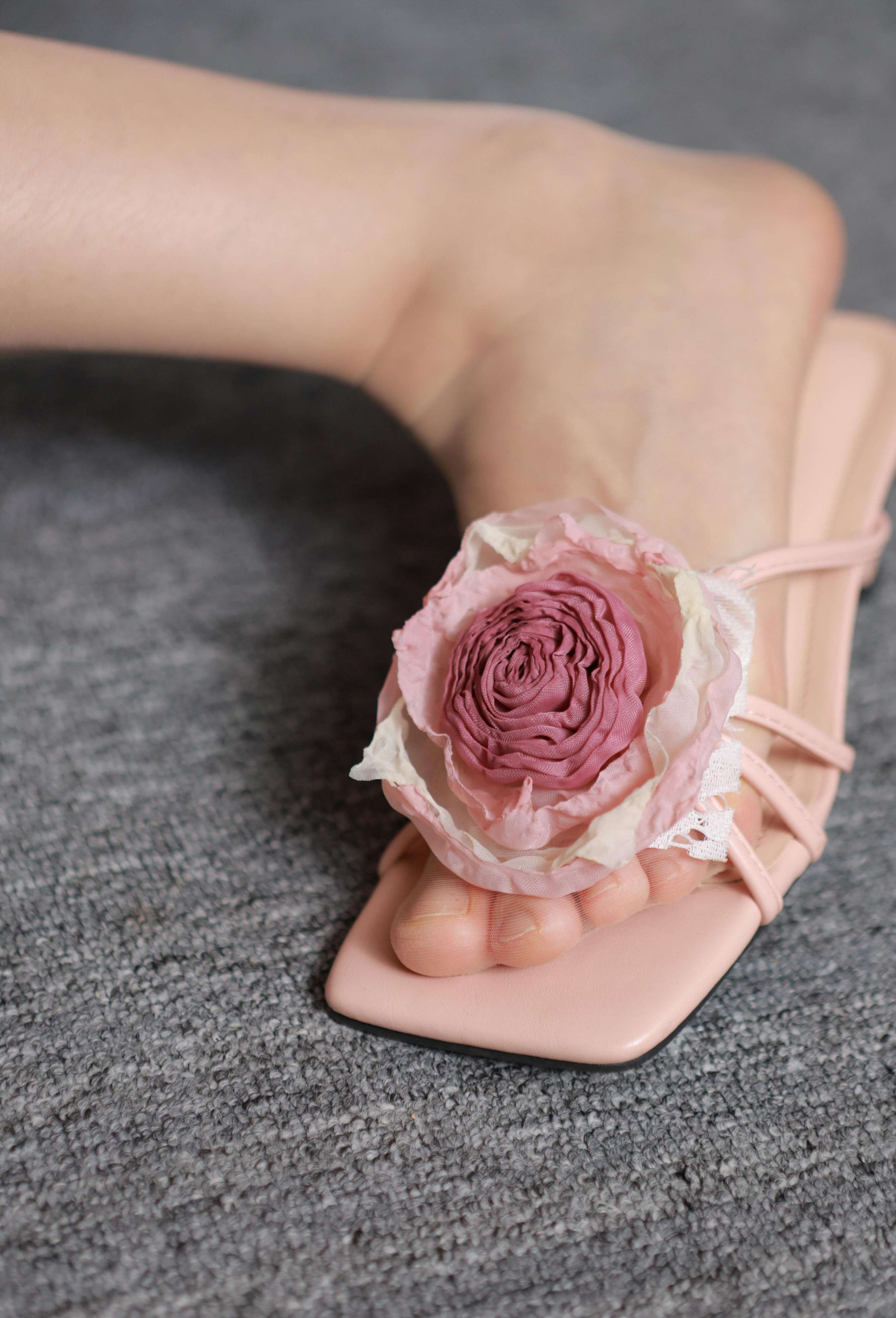 《小婕 粉粉嫩嫩》作品图