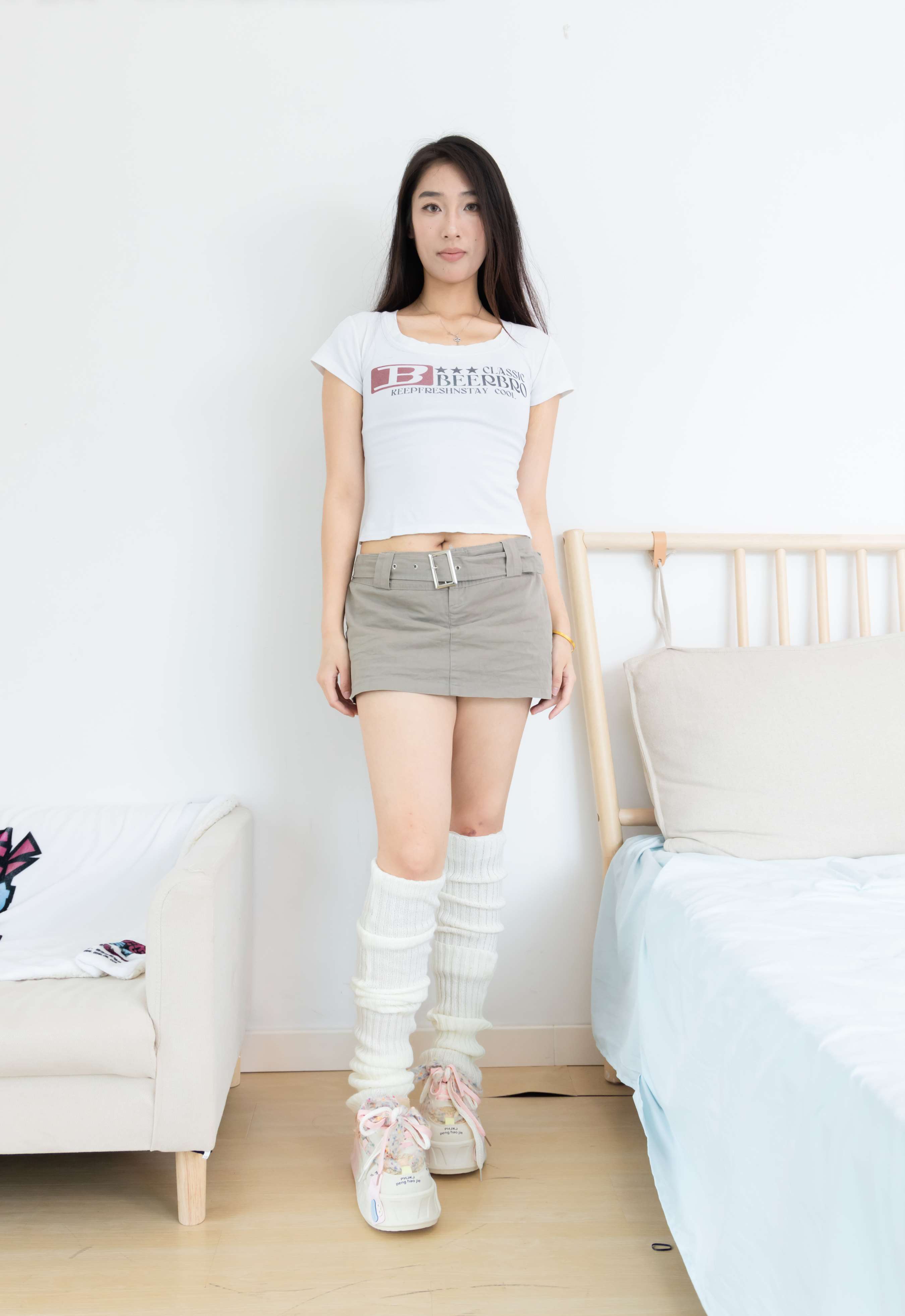 《小野-板鞋、白棉袜、裸足、堆堆袜套》作品图