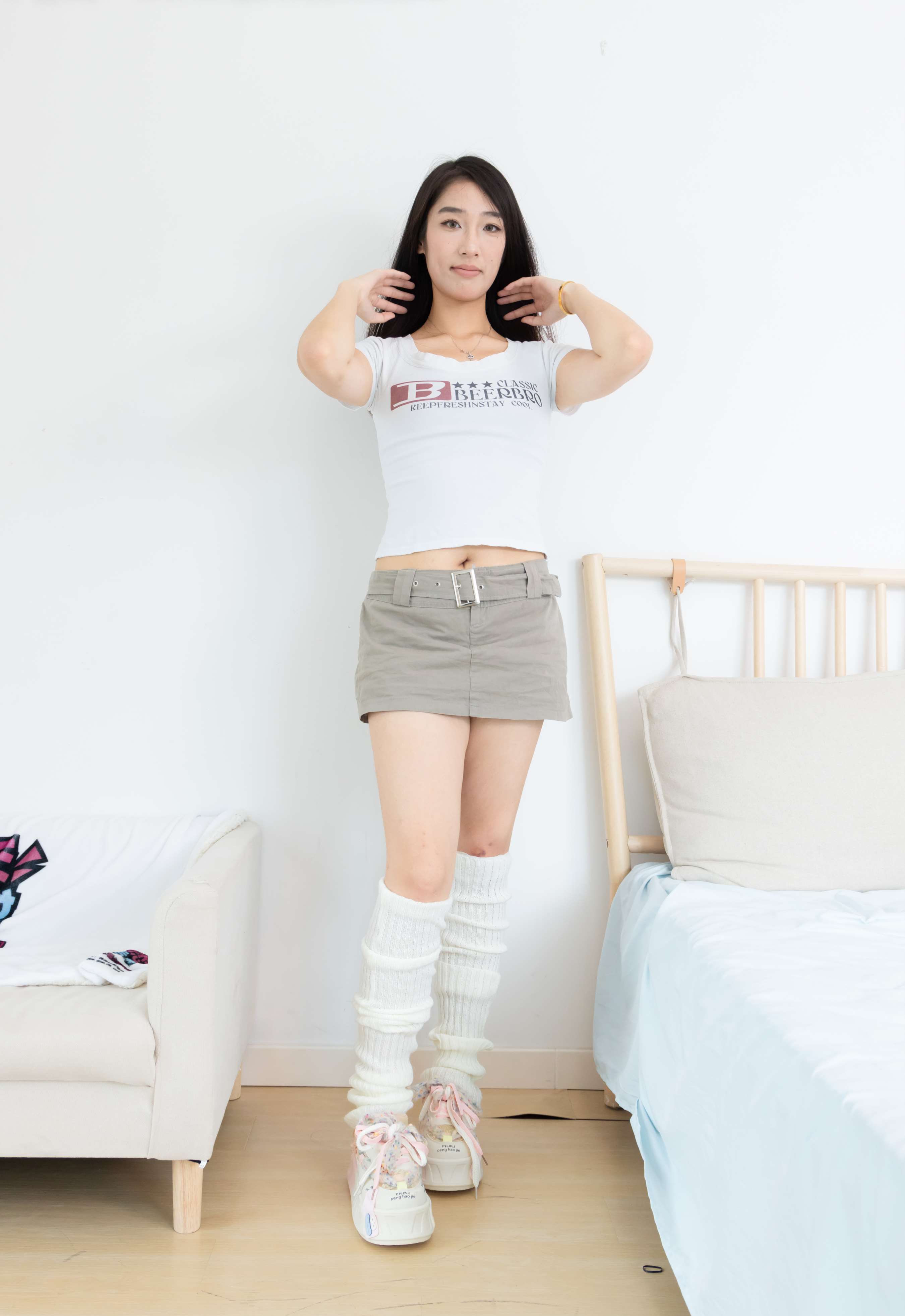 《小野-板鞋、白棉袜、裸足、堆堆袜套》作品图