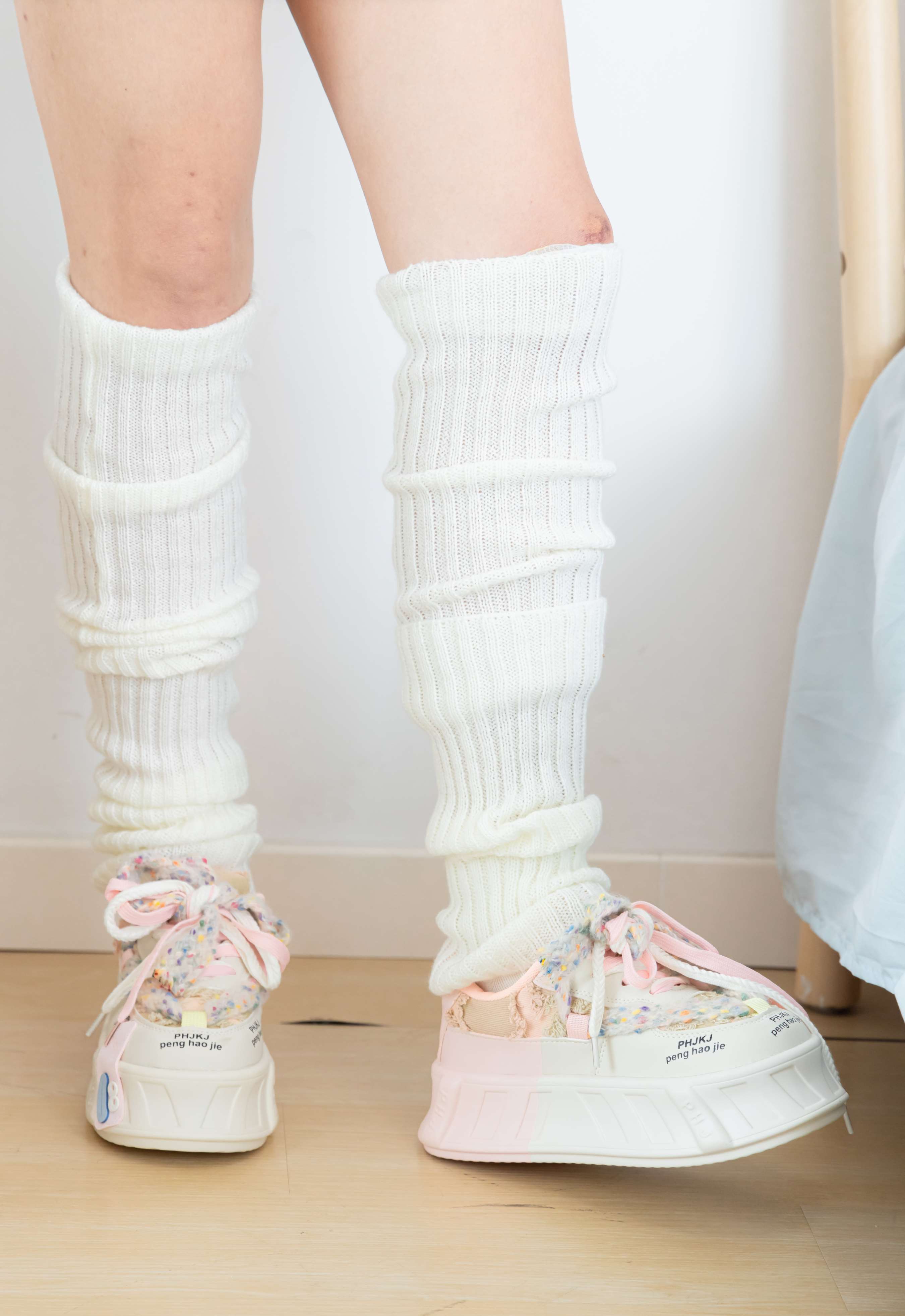 《小野-板鞋、白棉袜、裸足、堆堆袜套》作品图