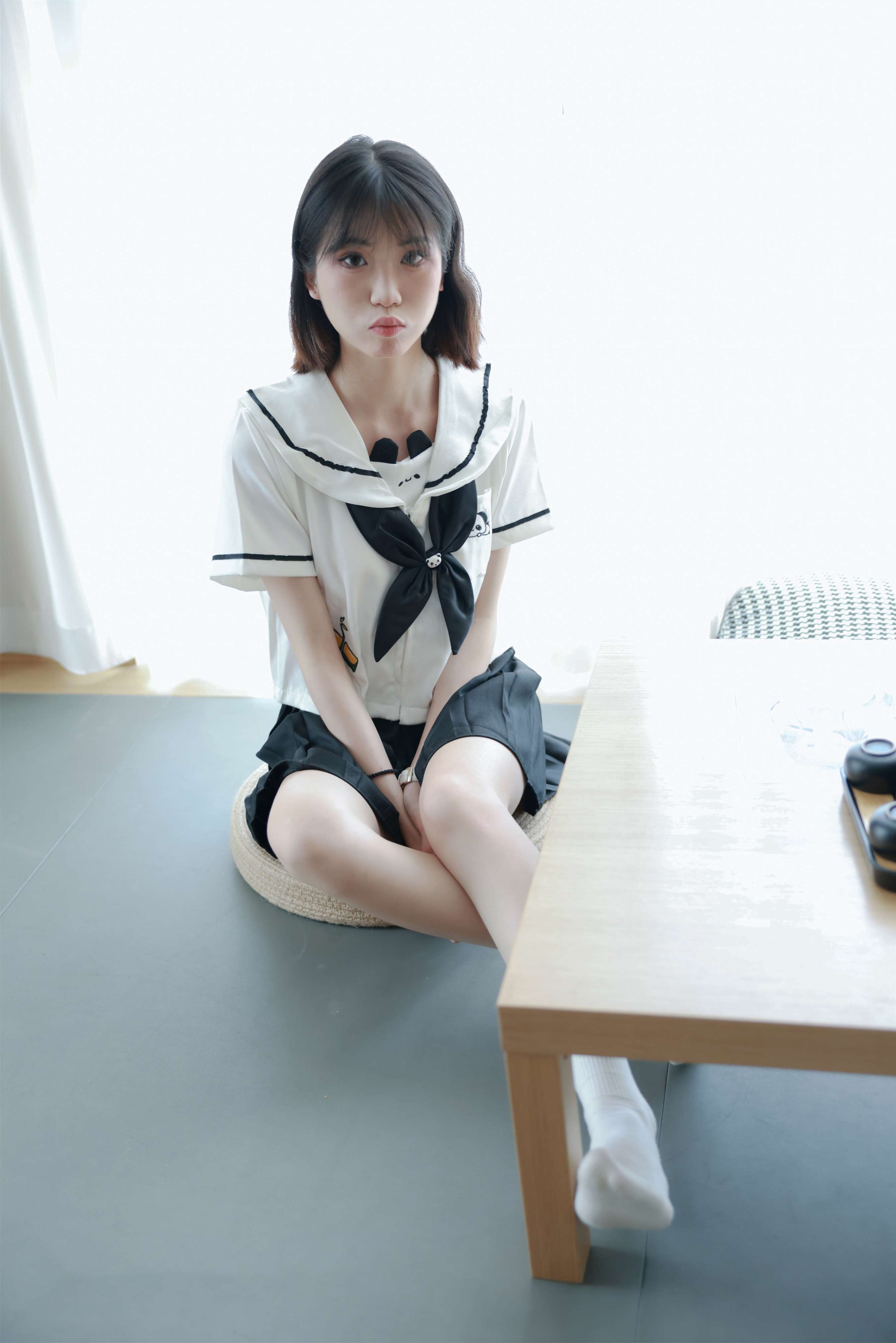 《白袜泡茶》作品图