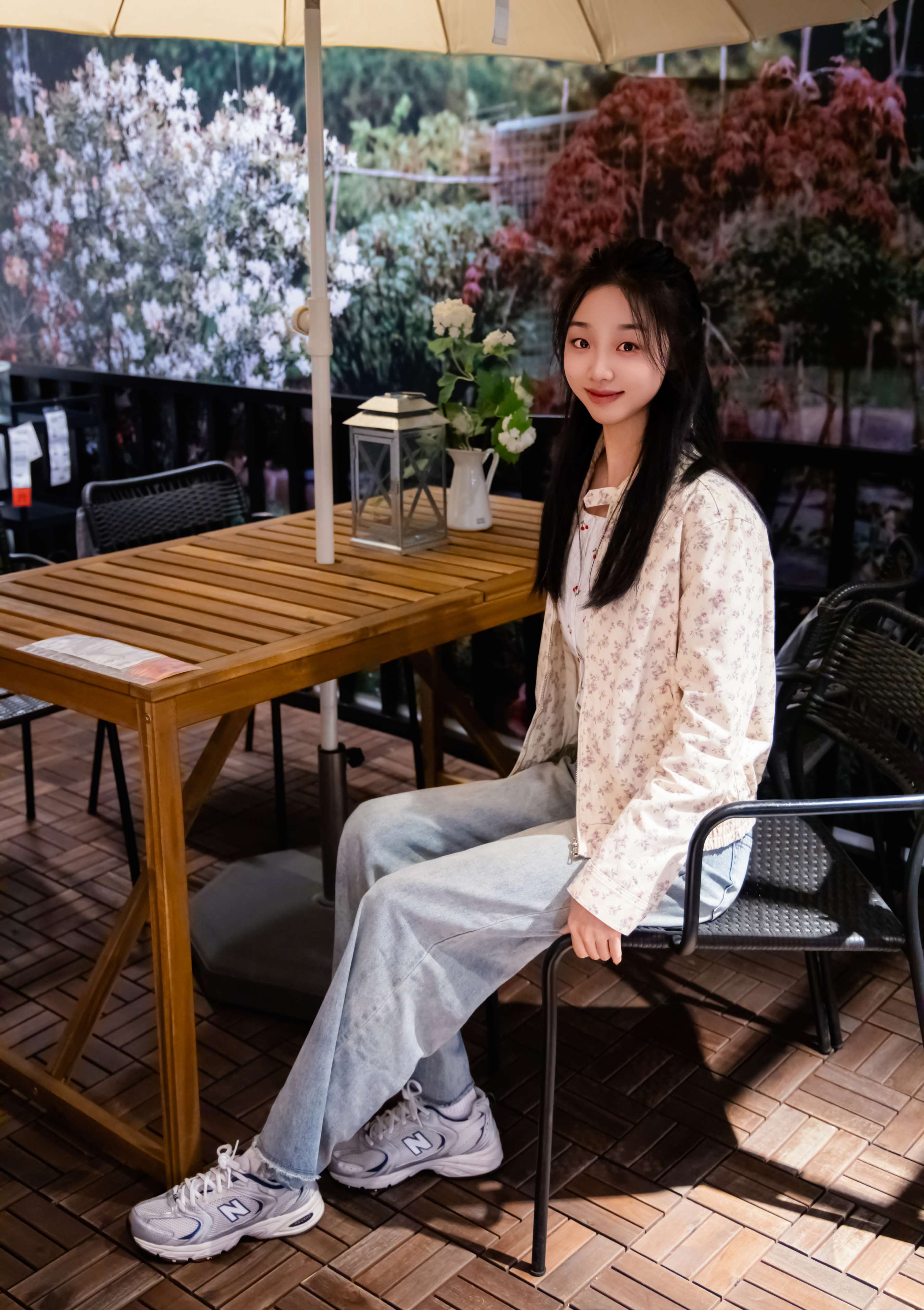 《奶芙-碎花衬衫の白色棉袜、裸足》作品图