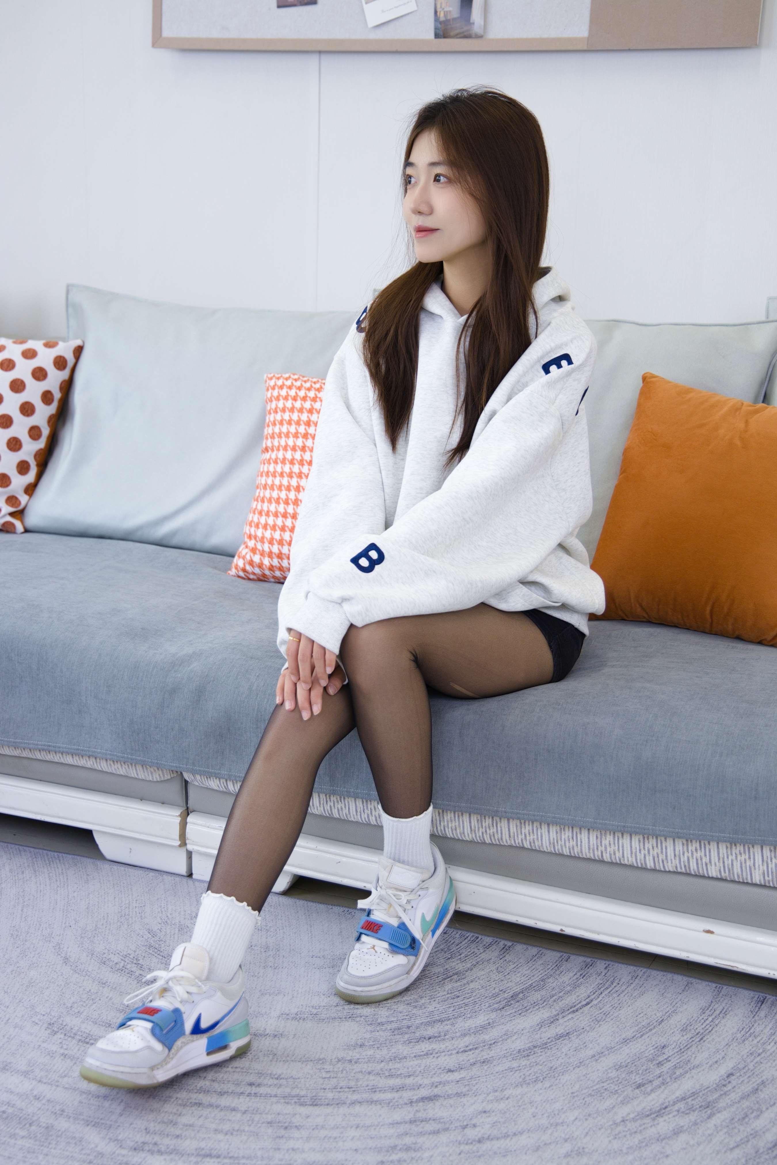 《月月 卫衣の黑丝足》作品图