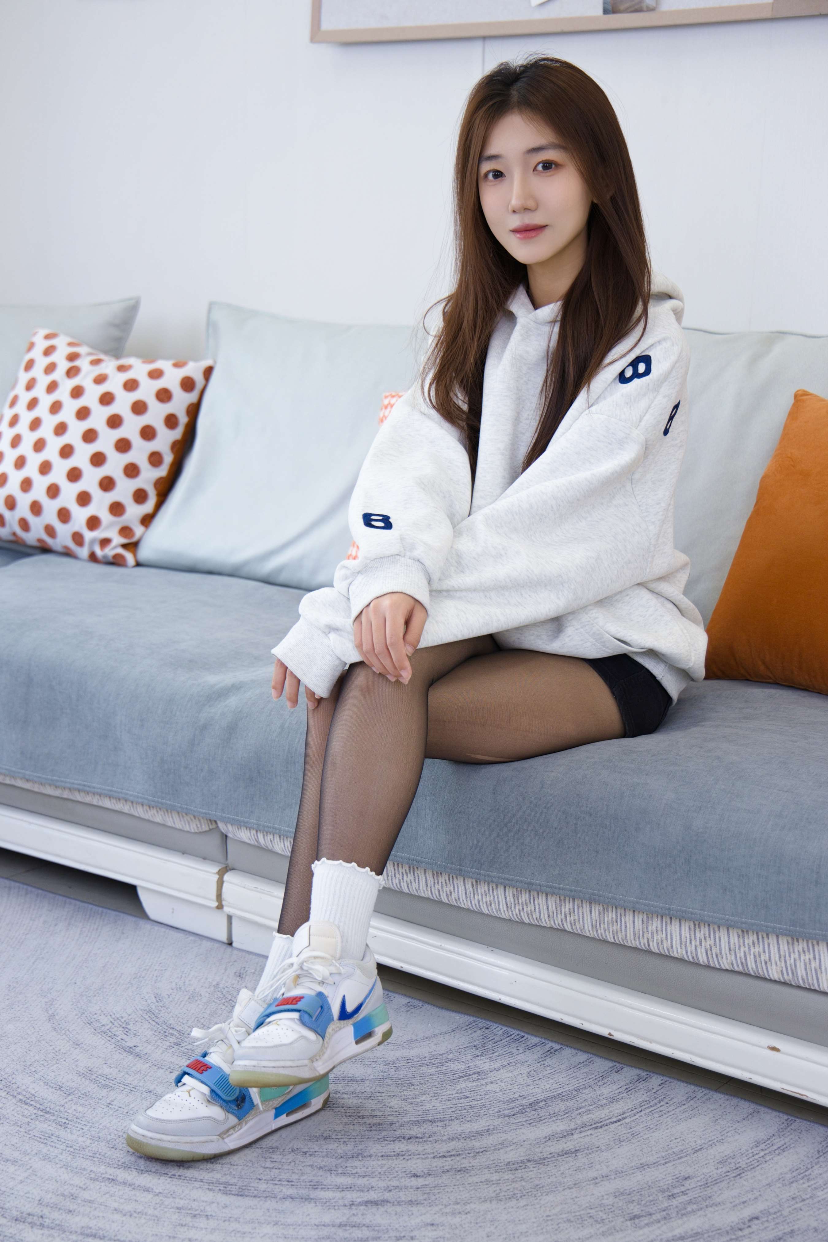 《月月 卫衣の黑丝足》作品图