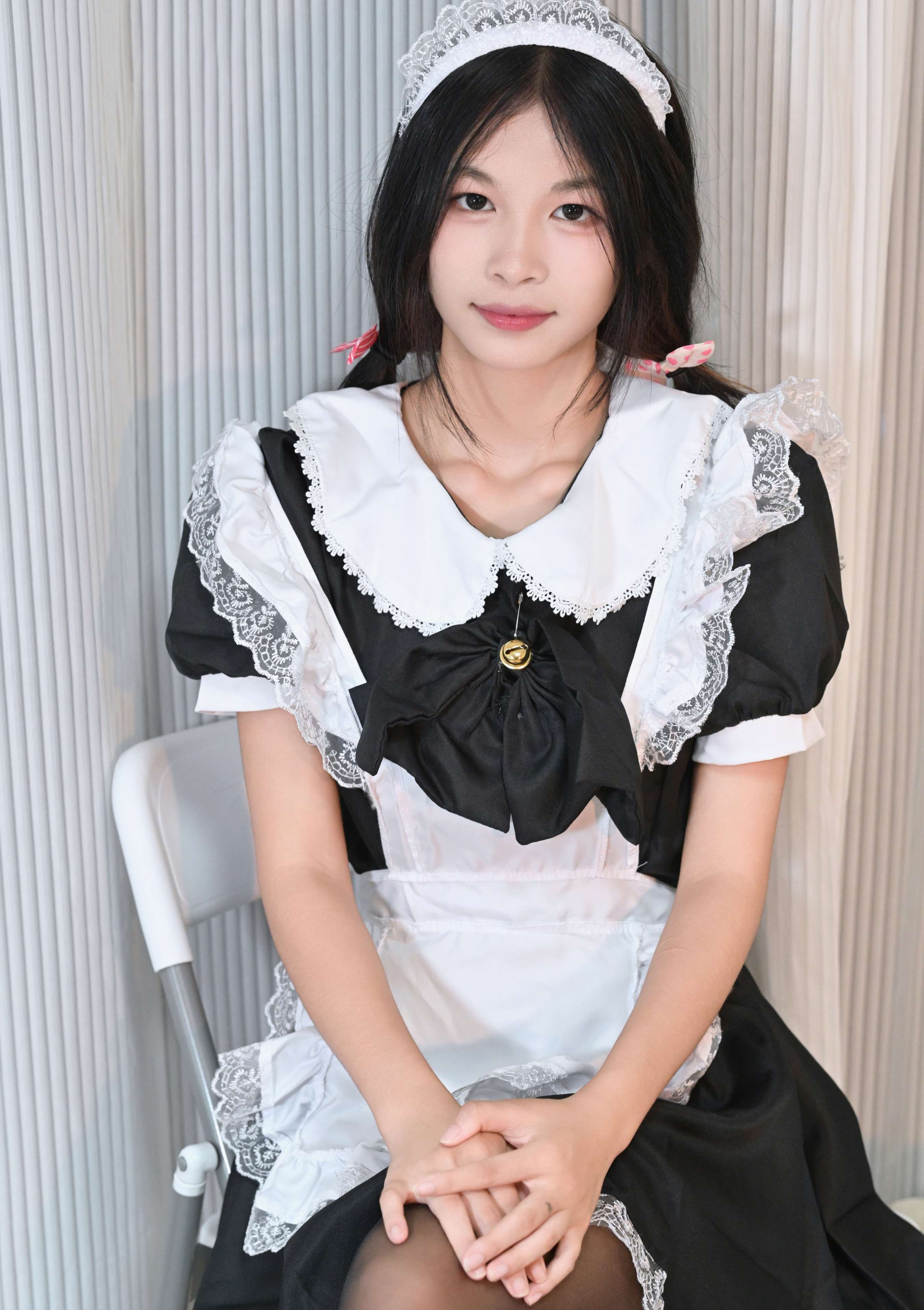 《沅沅 女仆装の黑丝、赤足》作品图