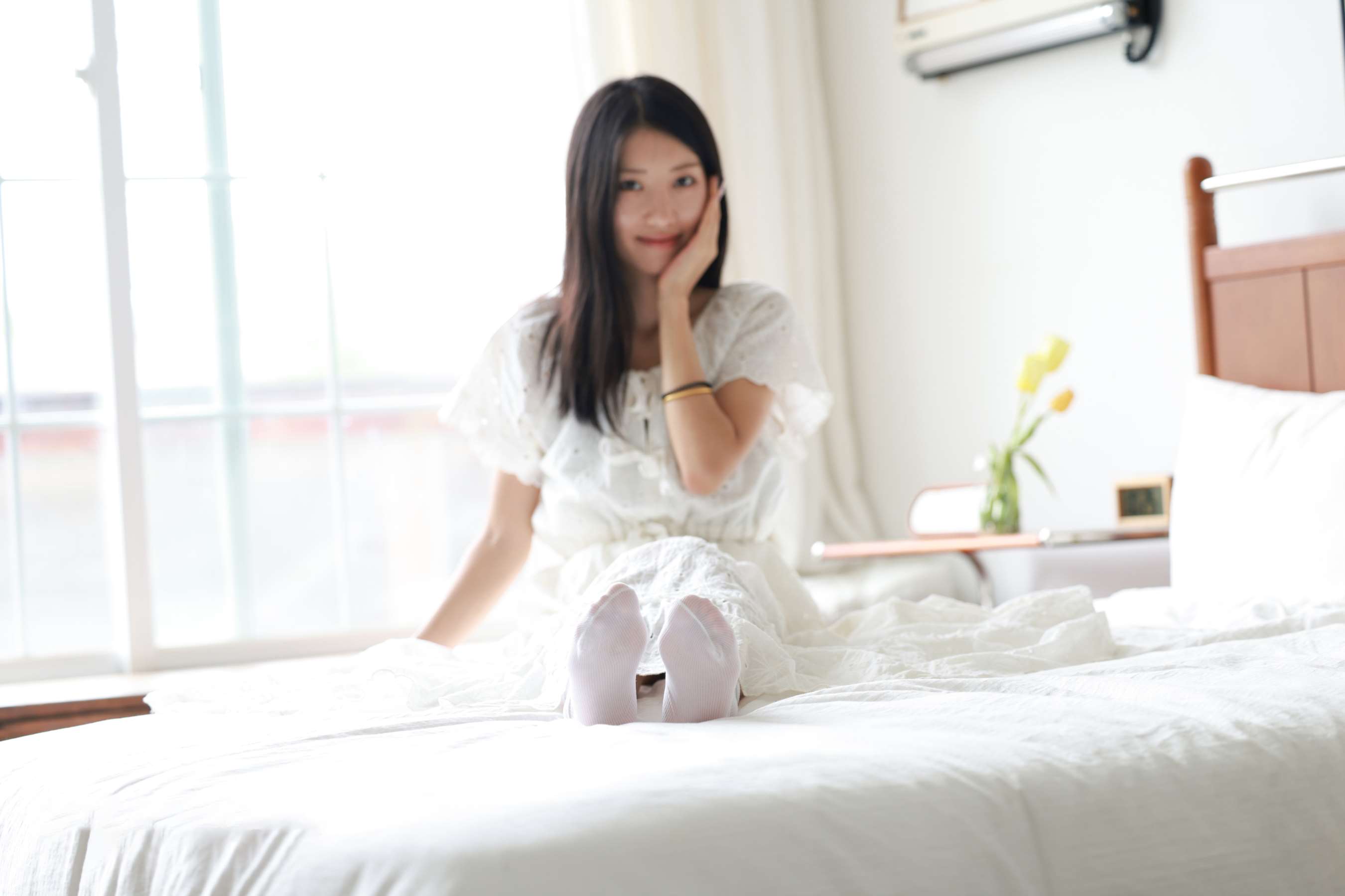 《微微 脱棉袜秀嫩足》作品图