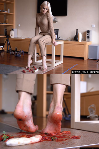 [视频]欧美小姐姐嫩足踩水果